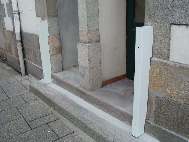 Protective cover for flood barrier lateral member