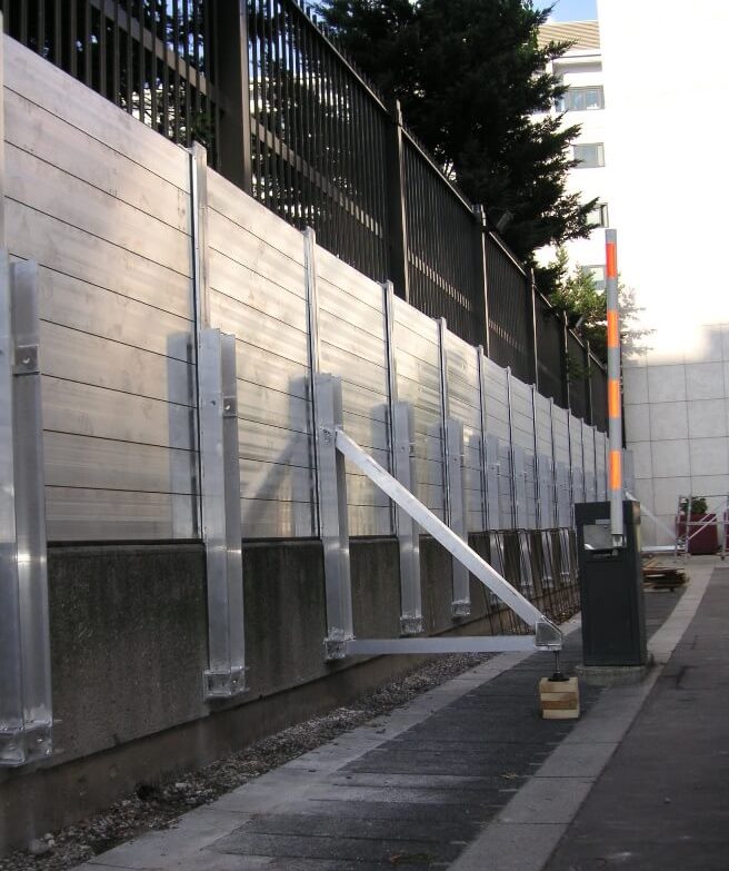 Demountable Flood Barrier